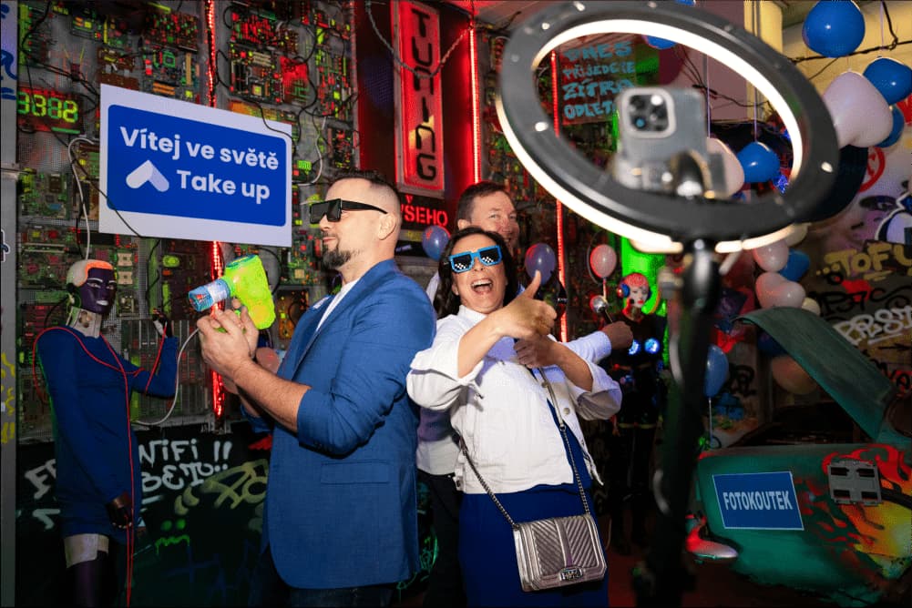 Fotka z křestu aplikace Take up